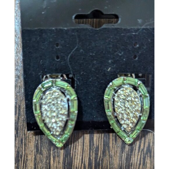 Vintage Green & clear Rhinestone Teardrop Clip-On Earrings Estate  silver tone - Picture 1 of 10